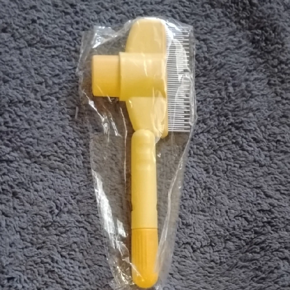 Pet Grooming Combs in Yellow and Green